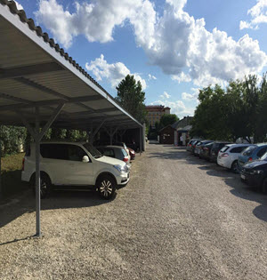 Fedett reptéri parkoló